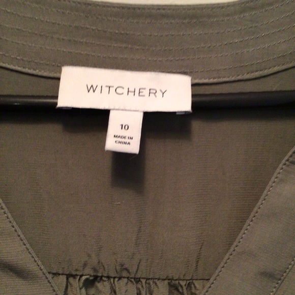 WITCHERY Womens Size 10 Green Blouse Short Sleeve Smock Top V Neck EUC - Picture 6 of 9